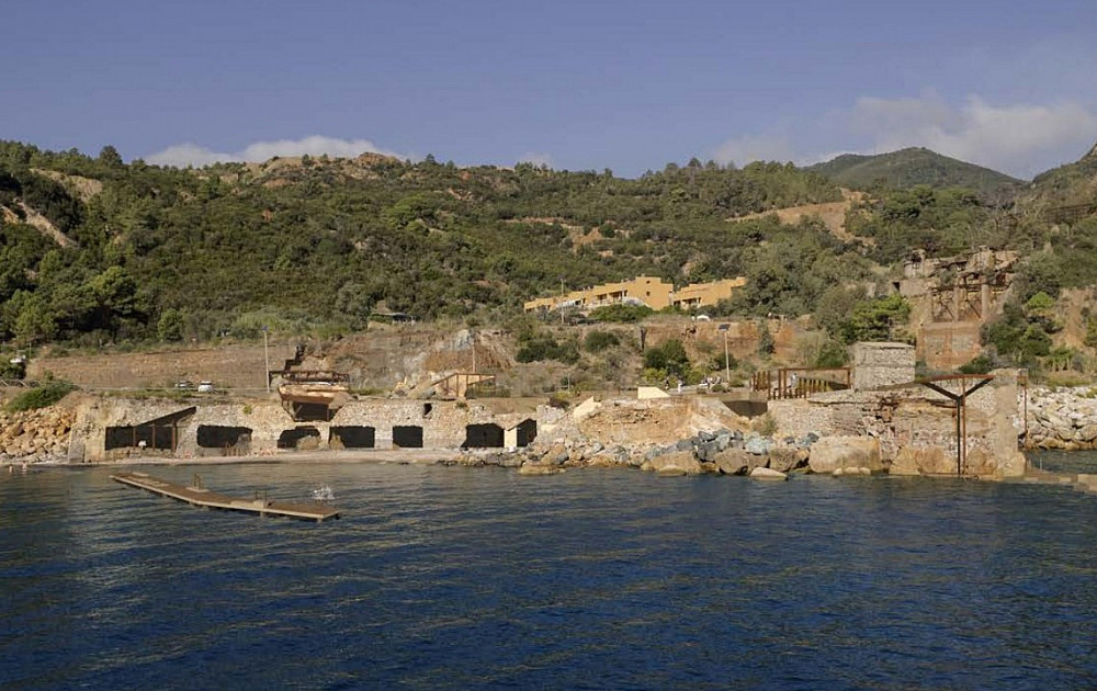Grotto Sosta - Overall project view highlighting the light repair of the ruins