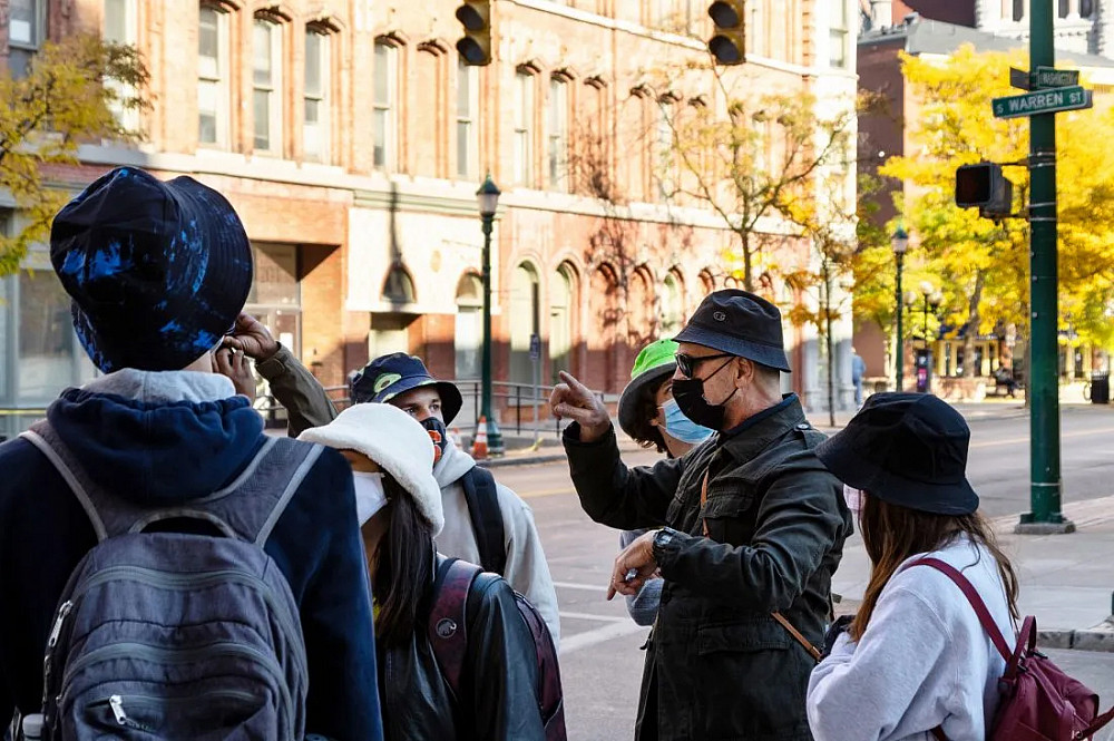 School of Architecture Dean Michael Speaks joined first-year students for a walking tour of downtown Syracuse.
