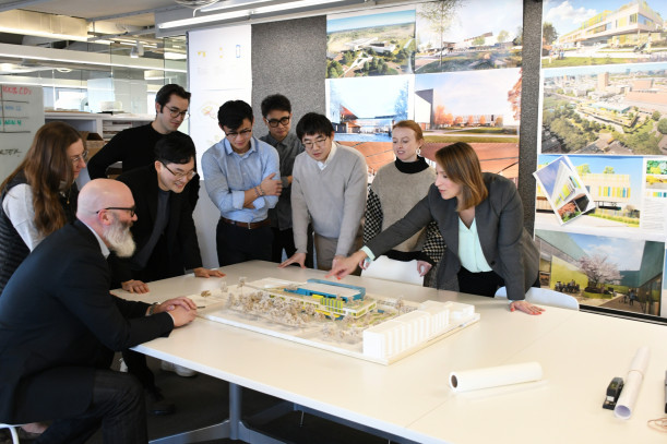 Jeff Zynda ’99 (B.Arch) and Yanel de Angel, FAIA G’99 (M.Arch) with Syracuse University Schoo...